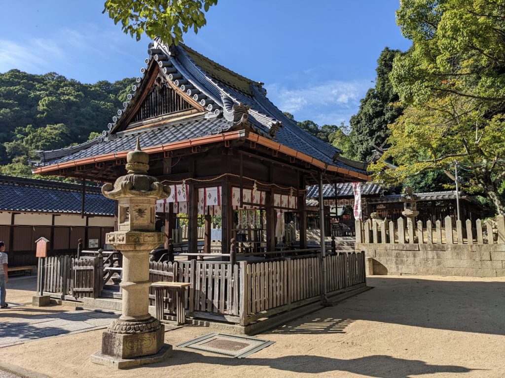 平野の祇園神社の舞殿
