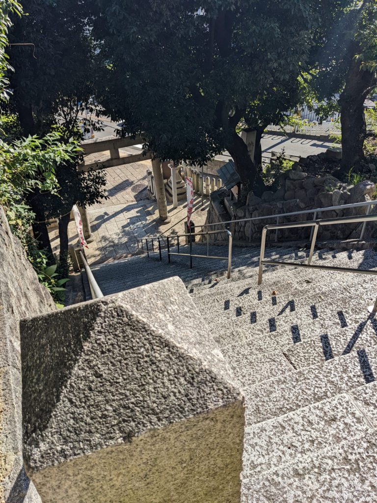 神戸平野の祇園神社の石段
